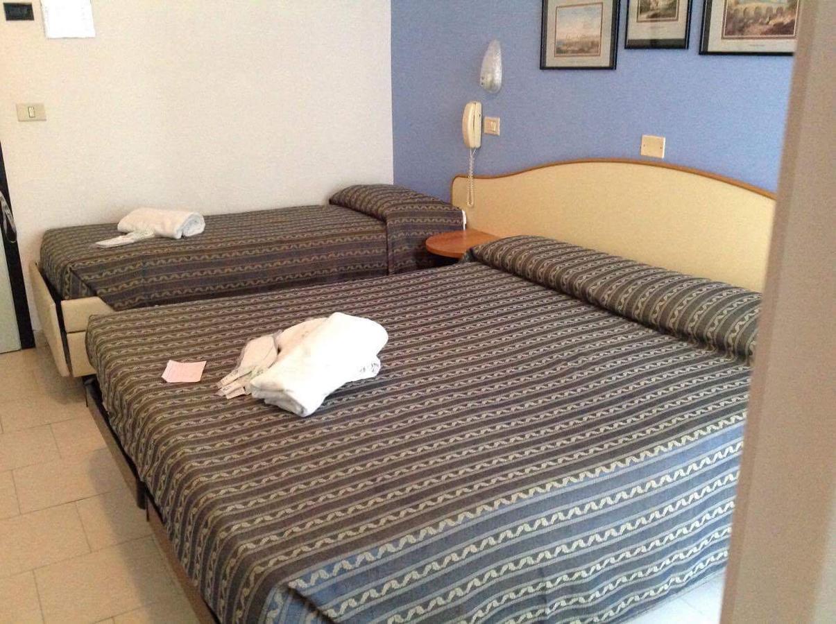 Hotel Sombrero Ріміні Екстер'єр фото