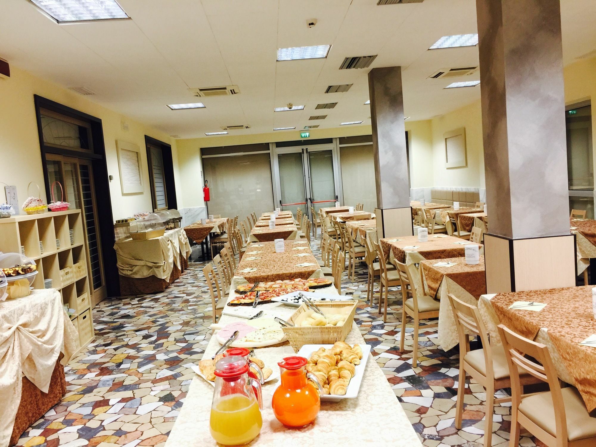 Hotel Sombrero Ріміні Екстер'єр фото